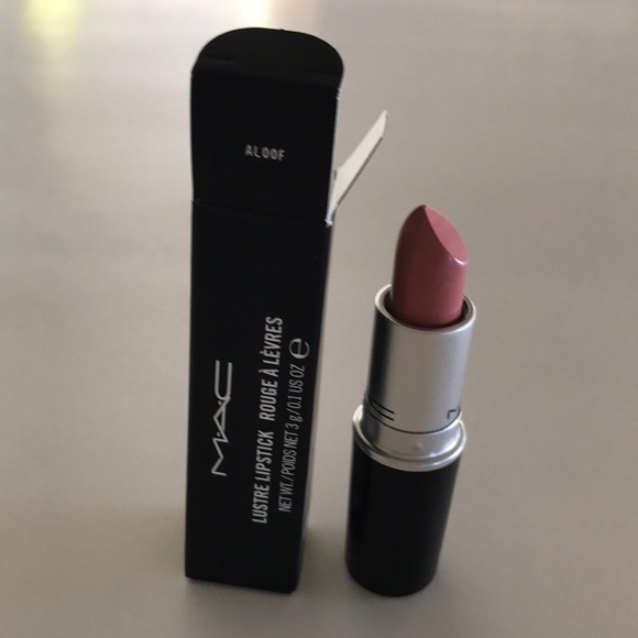New Mac Lipstick In Aloof Nwt